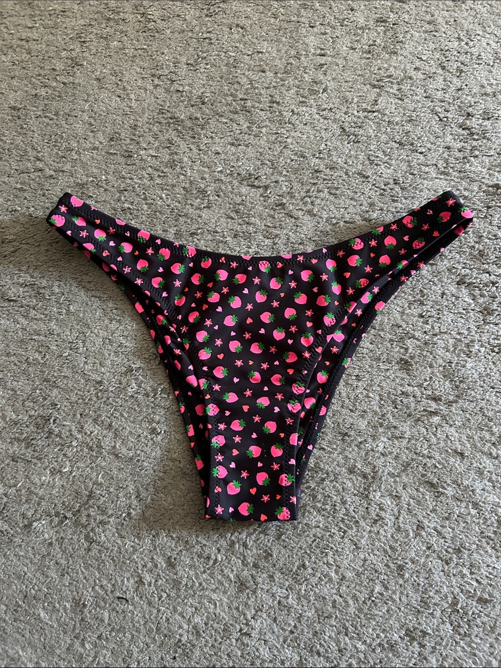 Kulani Kinis Ruby Kisses bottoms